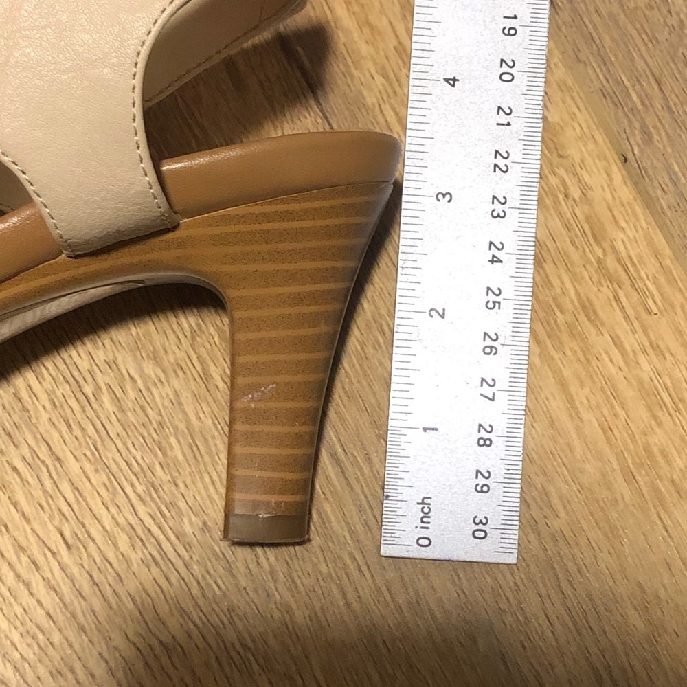 2 for $20 - EUC Strappy cream heeled sandals - Picture 9 of 9